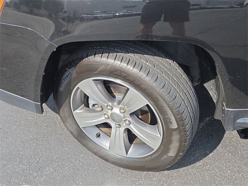 Used 2017 Jeep Compass High Altitude image 30