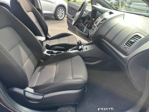Used 2017 Kia Forte LX image 17