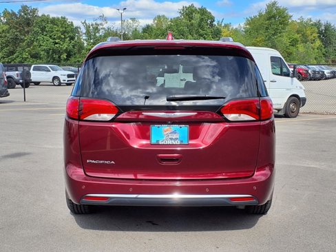 Used 2018 Chrysler Pacifica Touring-L Plus image 26