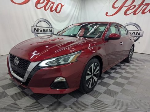 Certified 2021 Nissan Altima 2.5 SV image 1