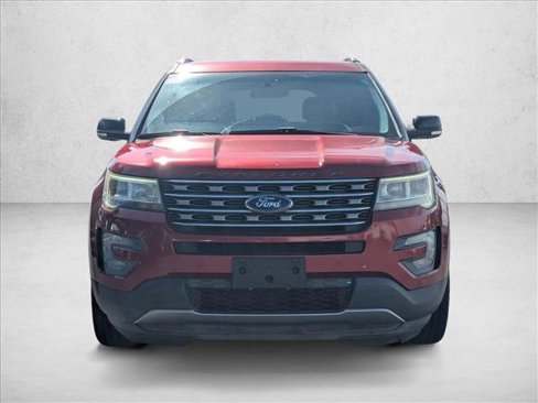 Used 2017 Ford Explorer XLT w/ Equipment Group 202A image 2