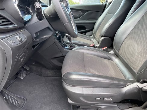 Used 2021 Buick Encore Preferred w/ Safety Package image 21