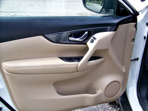 Used 2015 Nissan Rogue SV image 32