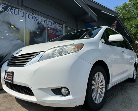 Used 2013 Toyota Sienna XLE image 7