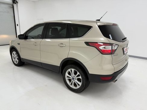 Used 2017 Ford Escape SE image 5