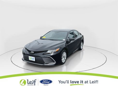 Used 2023 Toyota Camry LE image 3