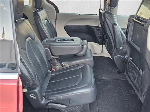 Used 2020 Chrysler Pacifica Touring-L Plus image 16