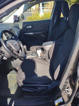 Used 2020 Jeep Cherokee Latitude w/ Cold Weather Group image 2