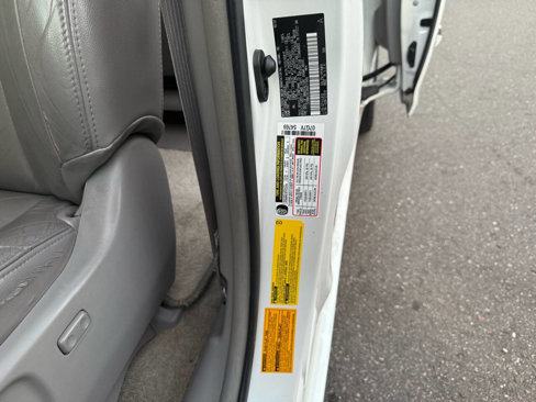 Used 2008 Toyota Sienna XLE Limited image 35