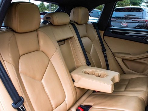 Used 2018 Porsche Macan image 39