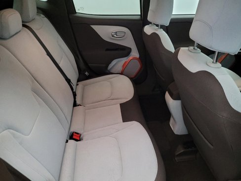 Used 2015 Jeep Renegade Latitude image 19