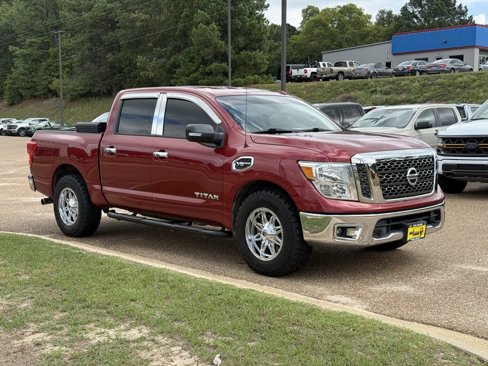 Used 2017 Nissan Titan SV image 3