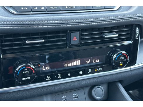 Used 2022 Nissan Rogue SV image 27