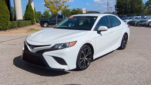 Used 2018 Toyota Camry SE image 4
