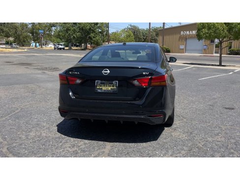 Used 2024 Nissan Altima 2.5 SV image 2