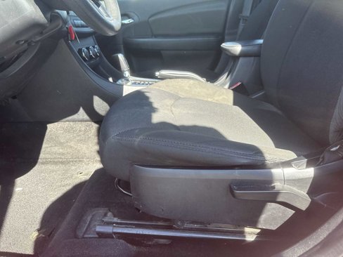 Used 2013 Dodge Avenger SE image 16