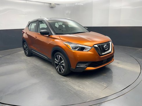 Used 2020 Nissan Kicks SR image 2