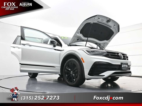 Used 2022 Volkswagen Tiguan SE R-Line image 33