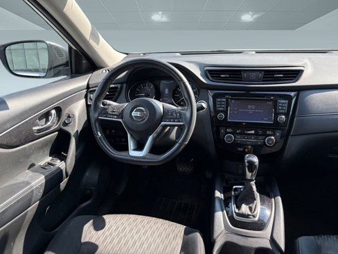 Used 2017 Nissan Rogue SV w/ SV Premium Package image 24