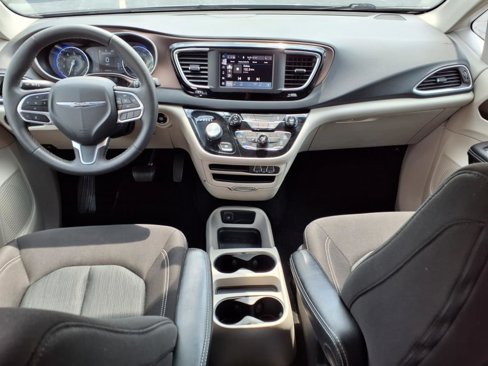 Used 2023 Chrysler Voyager LX image 11