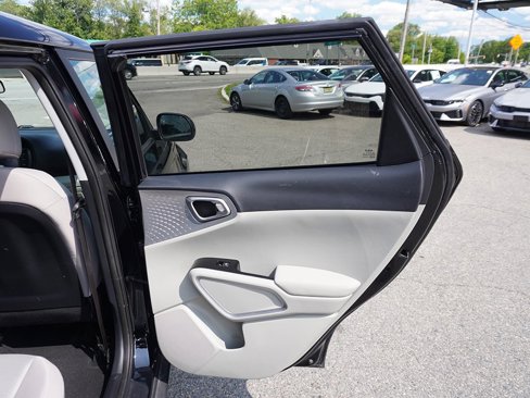 Used 2022 Kia Soul LX image 22