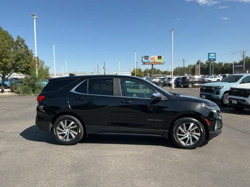 Used 2022 Chevrolet Equinox LT image 2