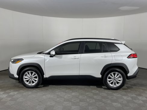 Used 2023 Toyota Corolla Cross LE image 3