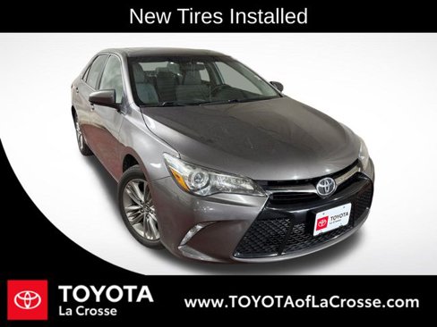 Used 2017 Toyota Camry SE image 1