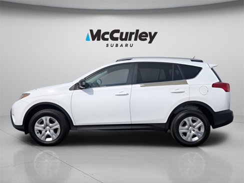 Used 2014 Toyota RAV4 LE image 2