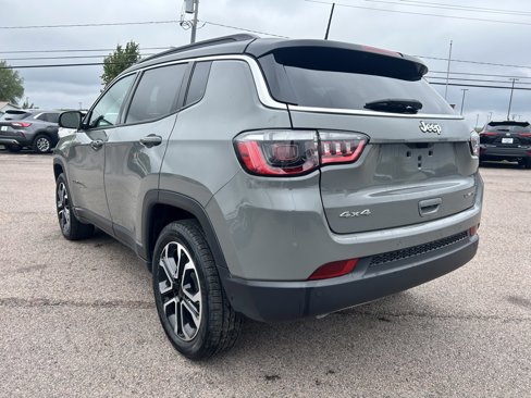 Used 2024 Jeep Compass Limited image 3