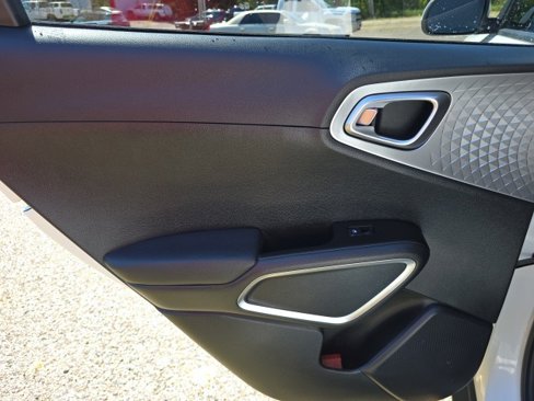 Used 2025 Kia Soul LX w/ LX Technology Package image 28