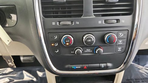 Used 2018 Dodge Grand Caravan SE w/ UConnect Hands-Free Group image 24