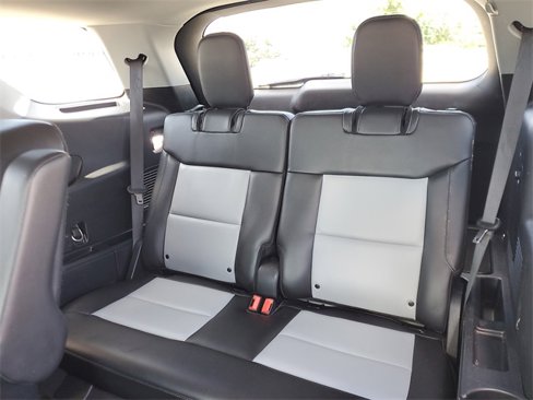 Used 2022 Ford Explorer XLT w/ Equipment Group 202A image 9