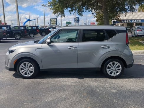Used 2023 Kia Soul LX image 7