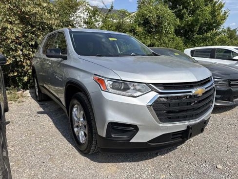 Used 2021 Chevrolet Traverse LS image 3