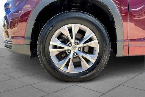 Used 2015 Toyota Highlander LE image 10