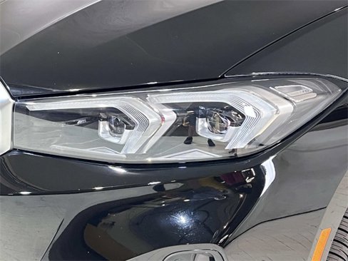 Used 2023 BMW 330i xDrive Sedan w/ Driving Assistance Package image 11