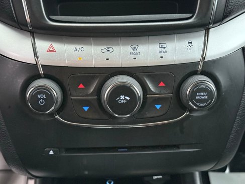 Used 2020 Dodge Journey SE image 24