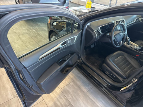 Used 2015 Ford Fusion SE w/ Equipment Group 202A image 16