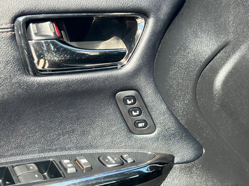 Used 2016 Toyota Avalon Limited image 17