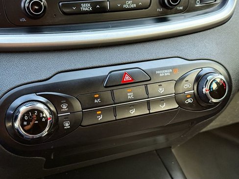 Used 2016 Kia Sorento LX image 16