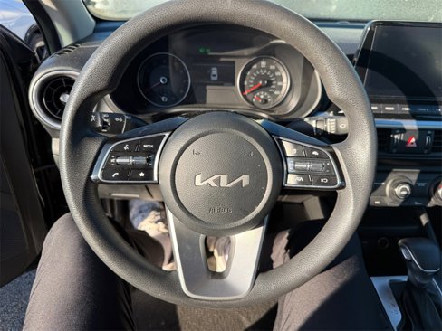 Certified 2022 Kia Forte LXS image 9