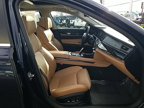 Used 2011 BMW 750i xDrive image 33