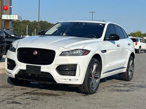 Used 2017 Jaguar F-PACE R-Sport image 3