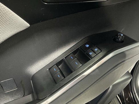 Used 2021 Toyota Highlander LE image 15