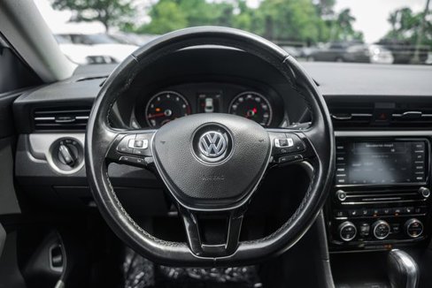 Used 2020 Volkswagen Passat 2.0T SE image 25