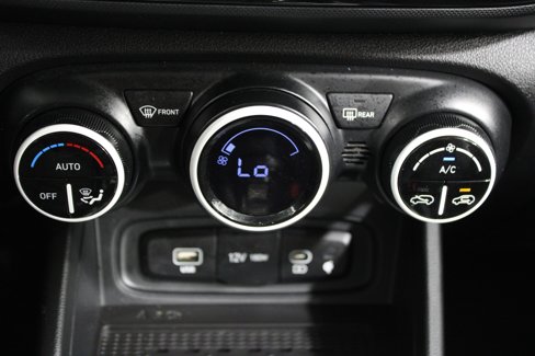 Used 2023 Hyundai Venue Limited image 15