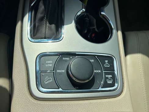 Used 2016 Jeep Grand Cherokee Overland image 24