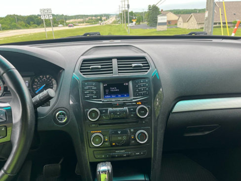 Used 2017 Ford Explorer XLT image 15