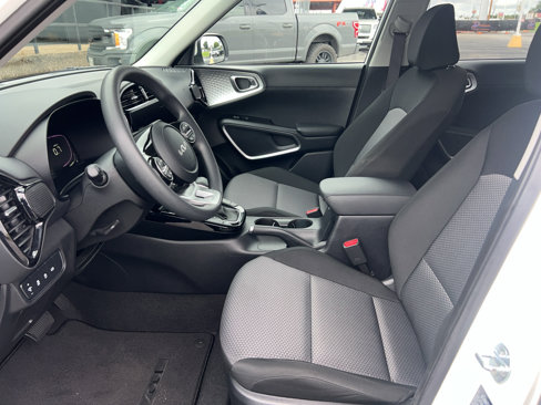 Used 2025 Kia Soul S image 12